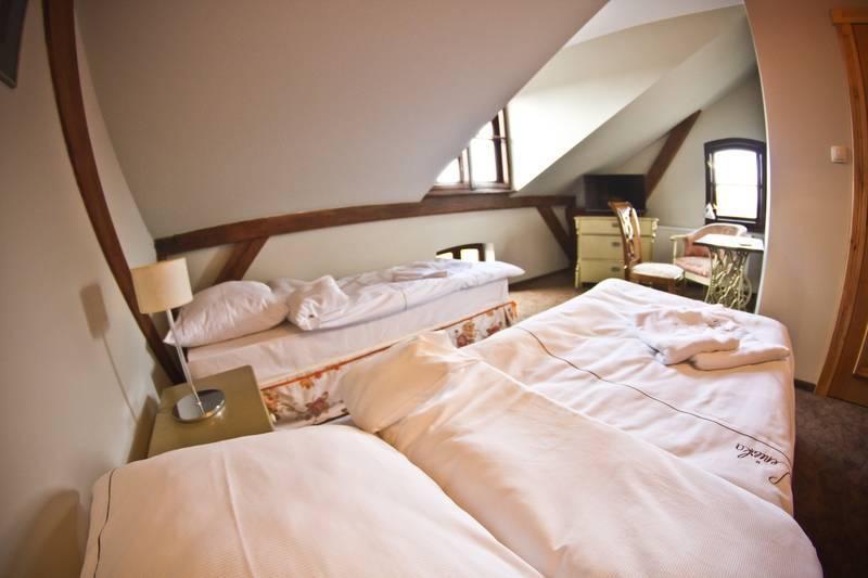 Hotel Leniwka à Świebodzin Extérieur photo